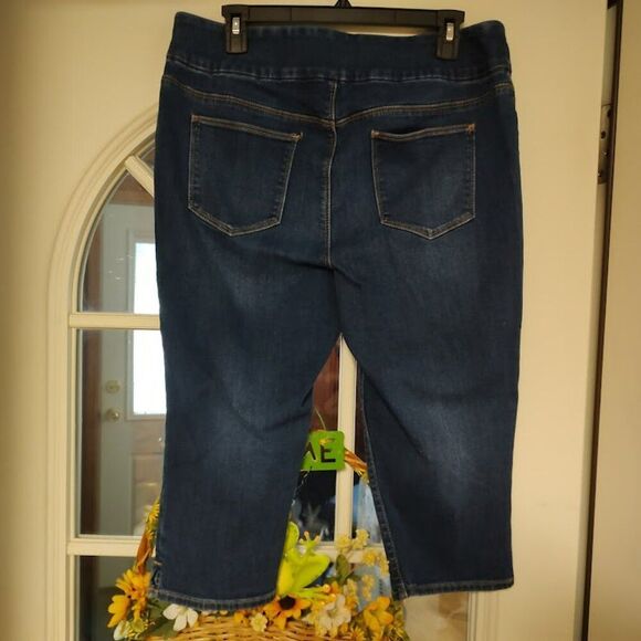 Chico's Blue Slim Leg Pull On Jean Capri Size Women's 1.5 - Picture 3 of 3